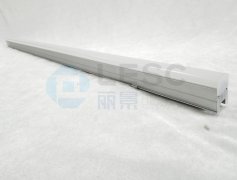 為什么線條燈硅膠燈罩擠出時要噴油？